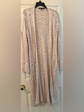 White House Black Market Light Beige Chevron Knit Cardigan